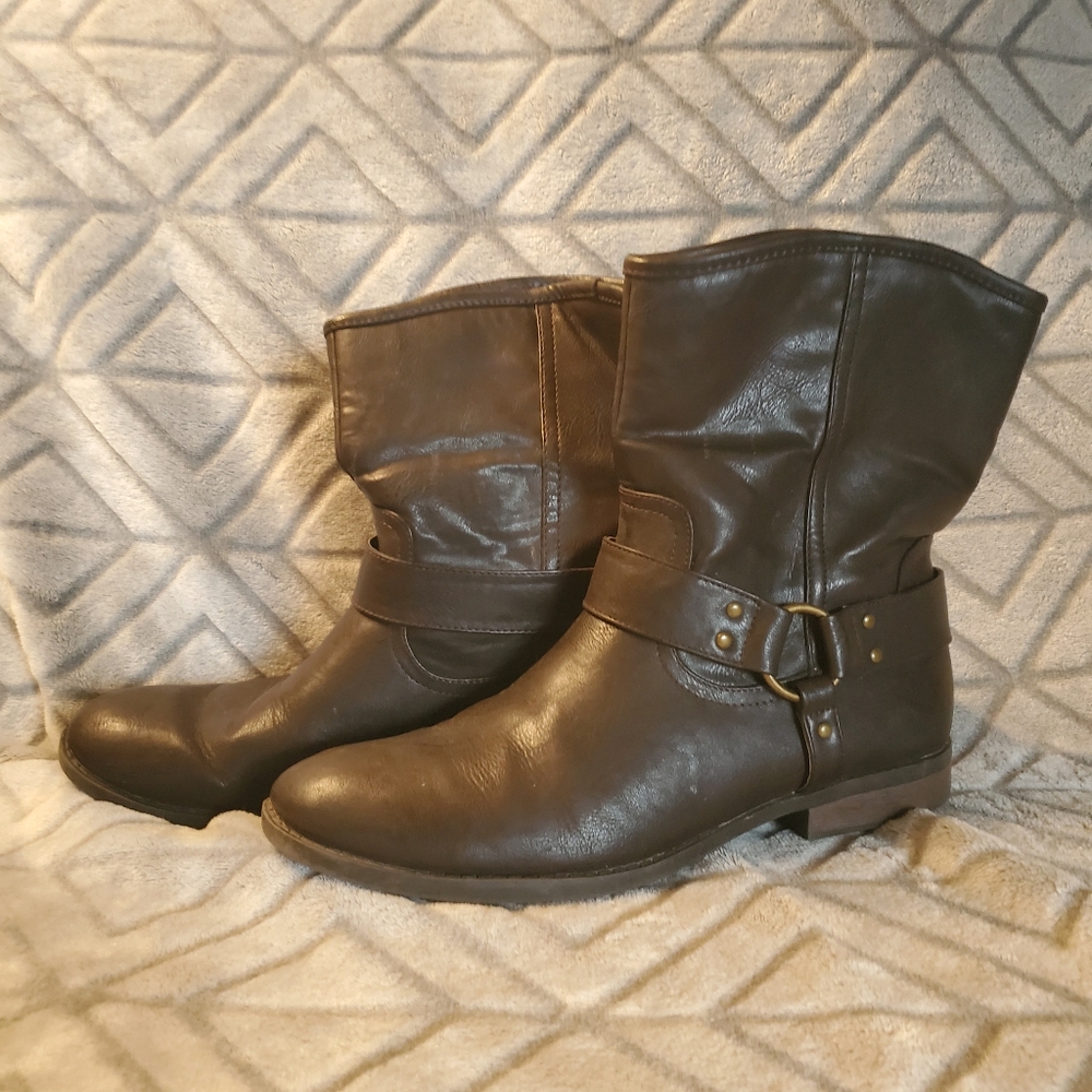 American Eagle booties